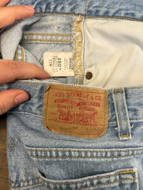 Levi’s 550 Cutoff Denim Shorts Light Wash Frayed Hem Relaxed Fit 12M (W34–35) - Picture 10 of 10